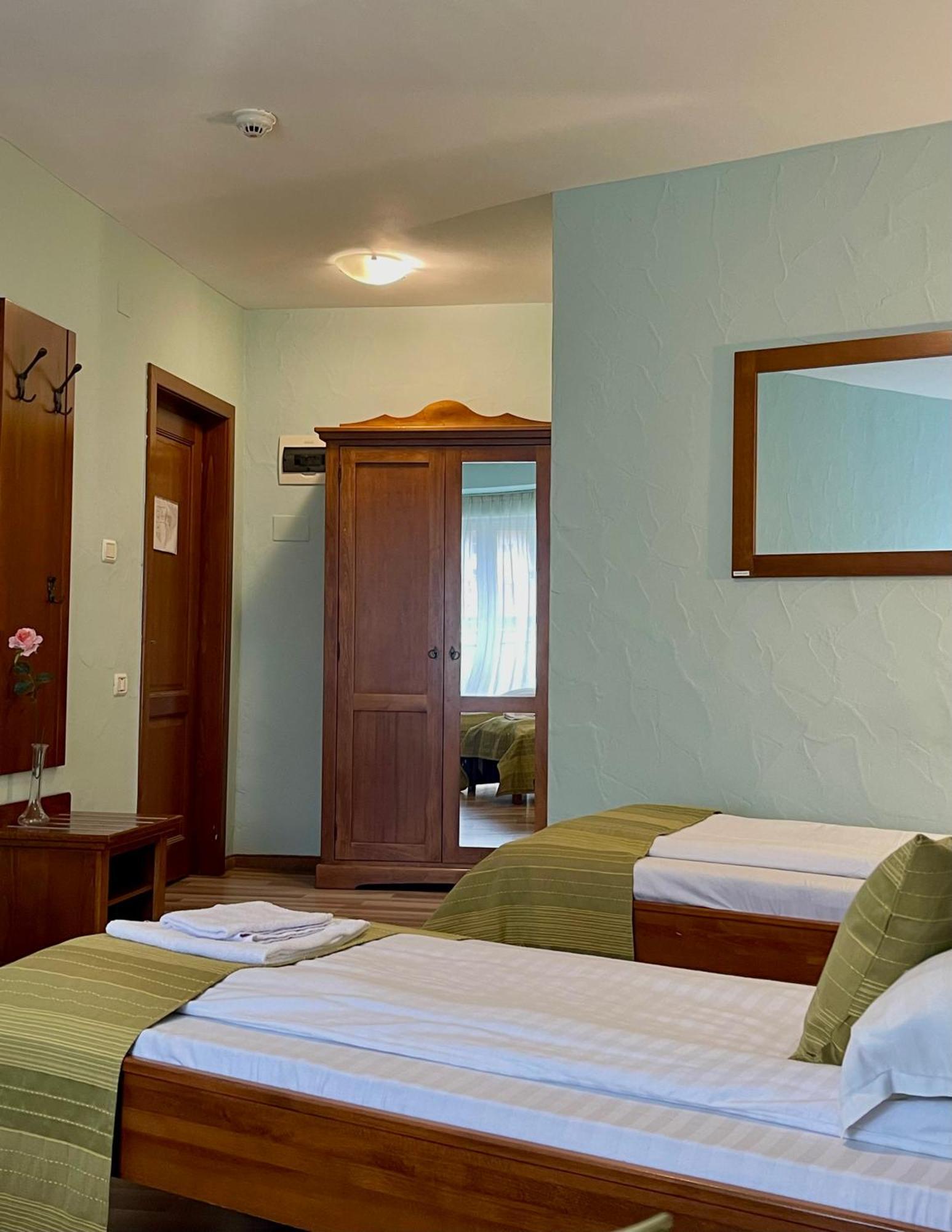 Hotel Lucy Star Kaloşvar Dış mekan fotoğraf